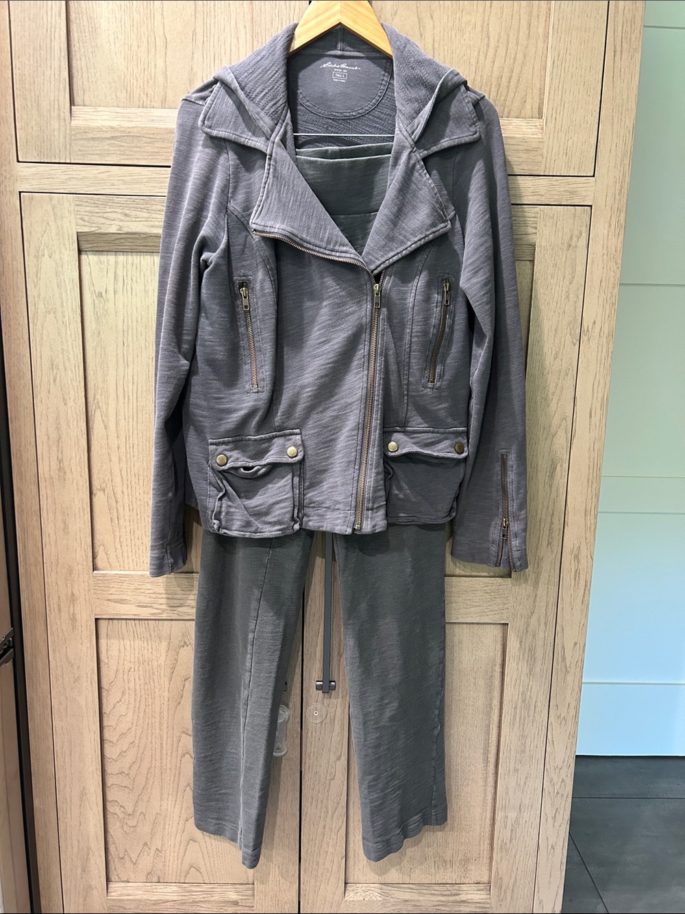Eddie Bauer Casual Two-Piece Grey Knit Jacket and Pants Set